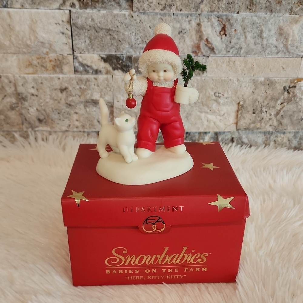 Department 56 Holiday 2003 Figurine with Red Outfit Here Kitty Kitty